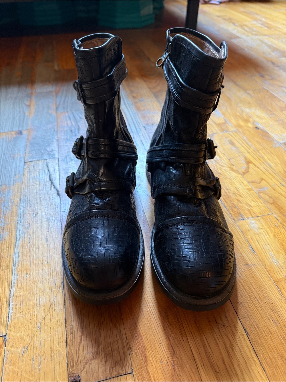UGG COLLECTION ELISABETA WEAVE MOTO BUCKLE NERO BLACK BOOTS
